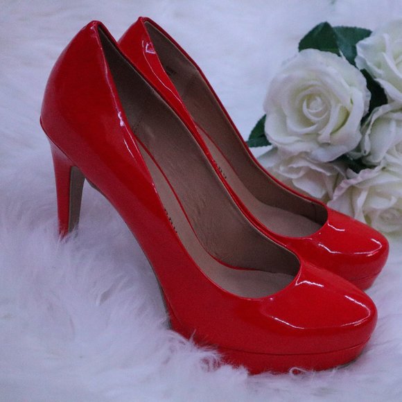 RED PUMPS - Picture 2 of 2